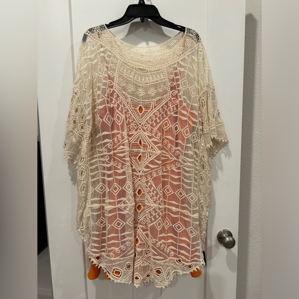 Cream Lace Pancho (coverup) - Picture 4 of 5